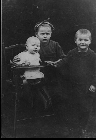 CCF_000074_Lotte_Erica_Siegfried1920