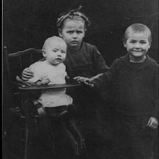 CCF_000074_Lotte_Erica_Siegfried1920