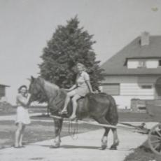 P1170216_LottemitGiselaaufden Sanbauern2