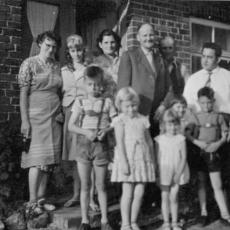 Neu_1_CCF_000307_GebSusi_MuttiAntjeTanteEllaOnkelSiegfriedVati_BruderTanteEllaundSohn_MartinSusiTinaRegine_juni1963_001