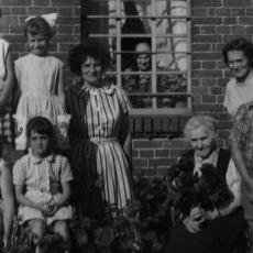 Neu_1_CCF_00031185GeburtstagOmaKuhn_Wietow1963_KuhnundBöschundMarita_001