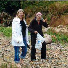 CCF_000279So viele Steine, Julia hält alles fest-2009