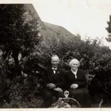 CCF_000682 OpaundOmaBösch_1967